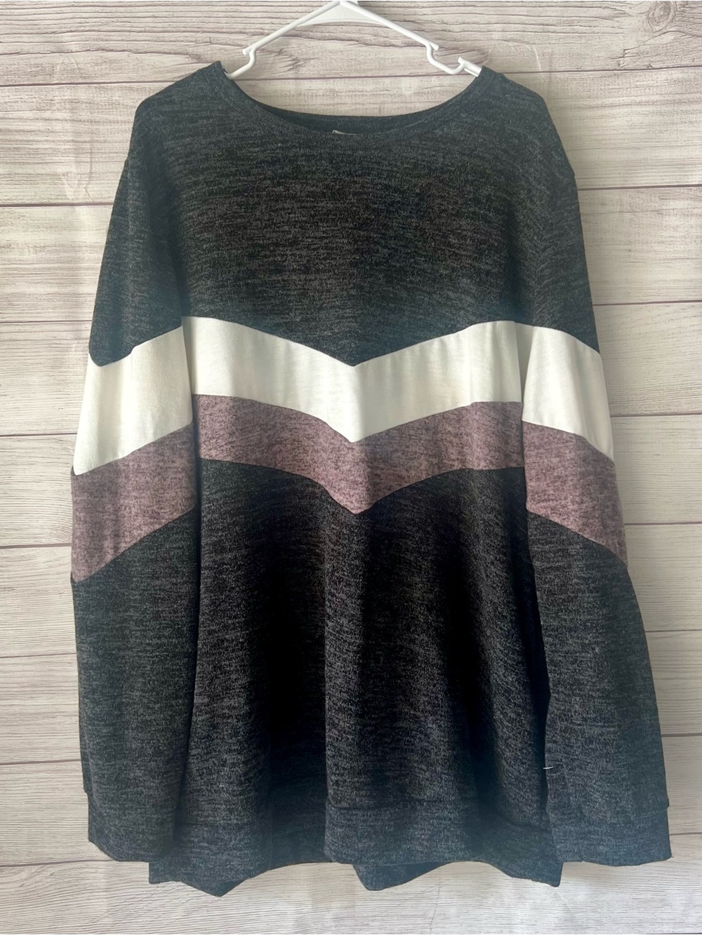 Women's Dark Gray Pullover Sweater with White and Mauve Chevron